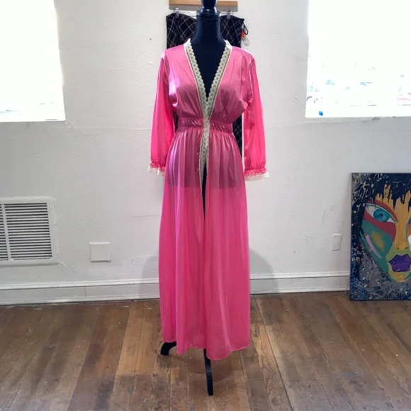 Vintage pink with lace robe - Picture 3 of 14